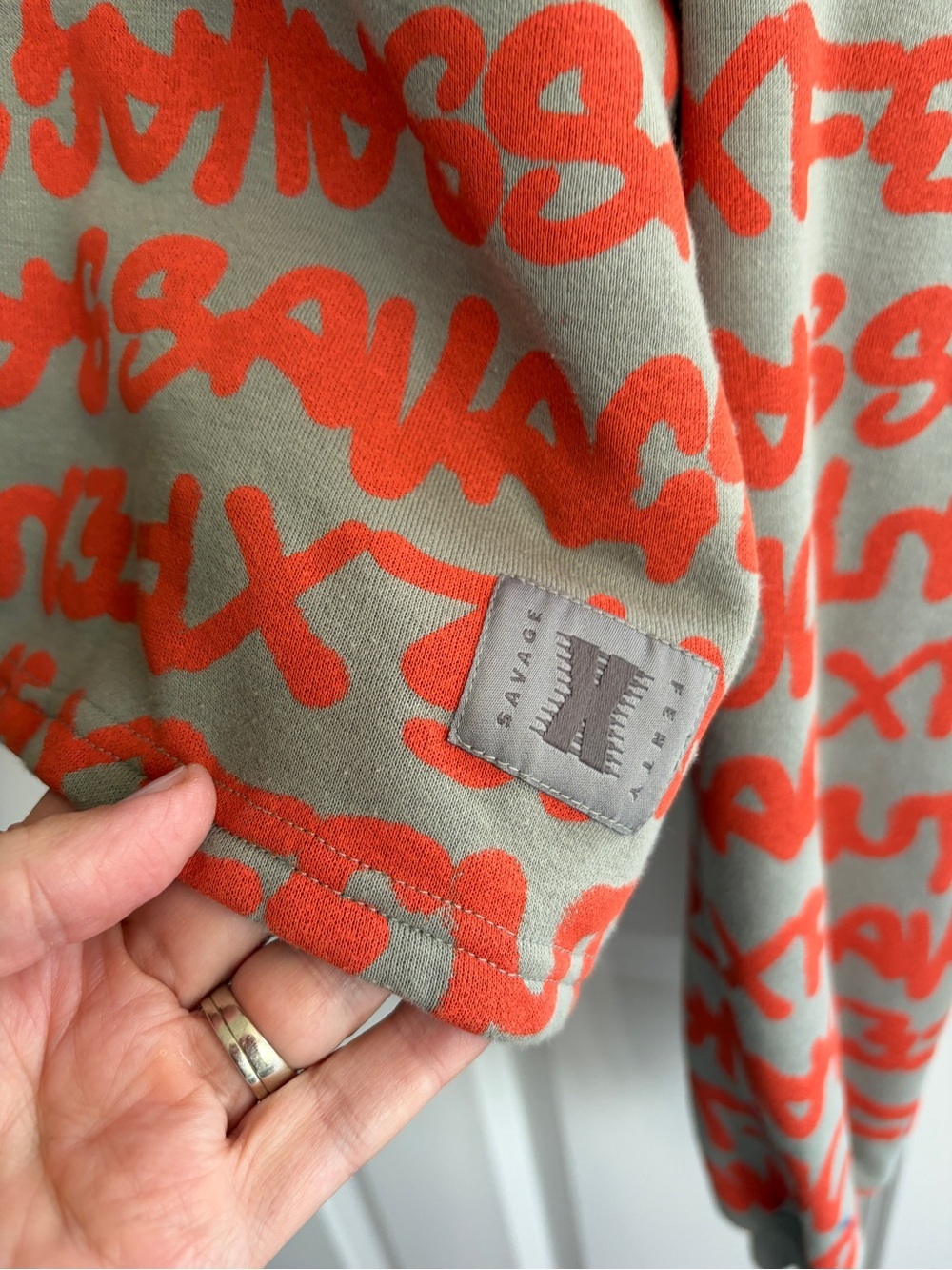 Excellent condition like new size 1X Savage X Fenty cropped graphic sweatshirt. - Picture 5 of 8